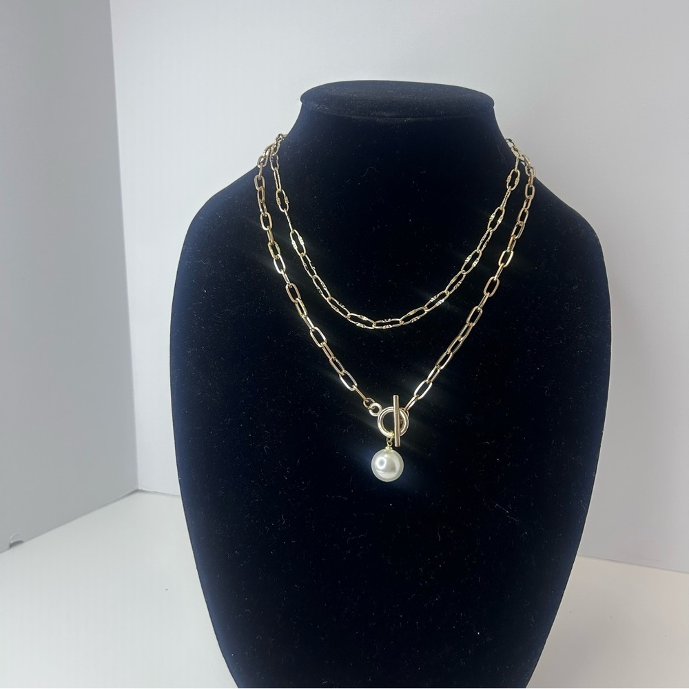 Elegant Gold Layered Necklace - Picture 5 of 11